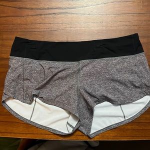 black/gray lululemon speed up short 2.5 inch